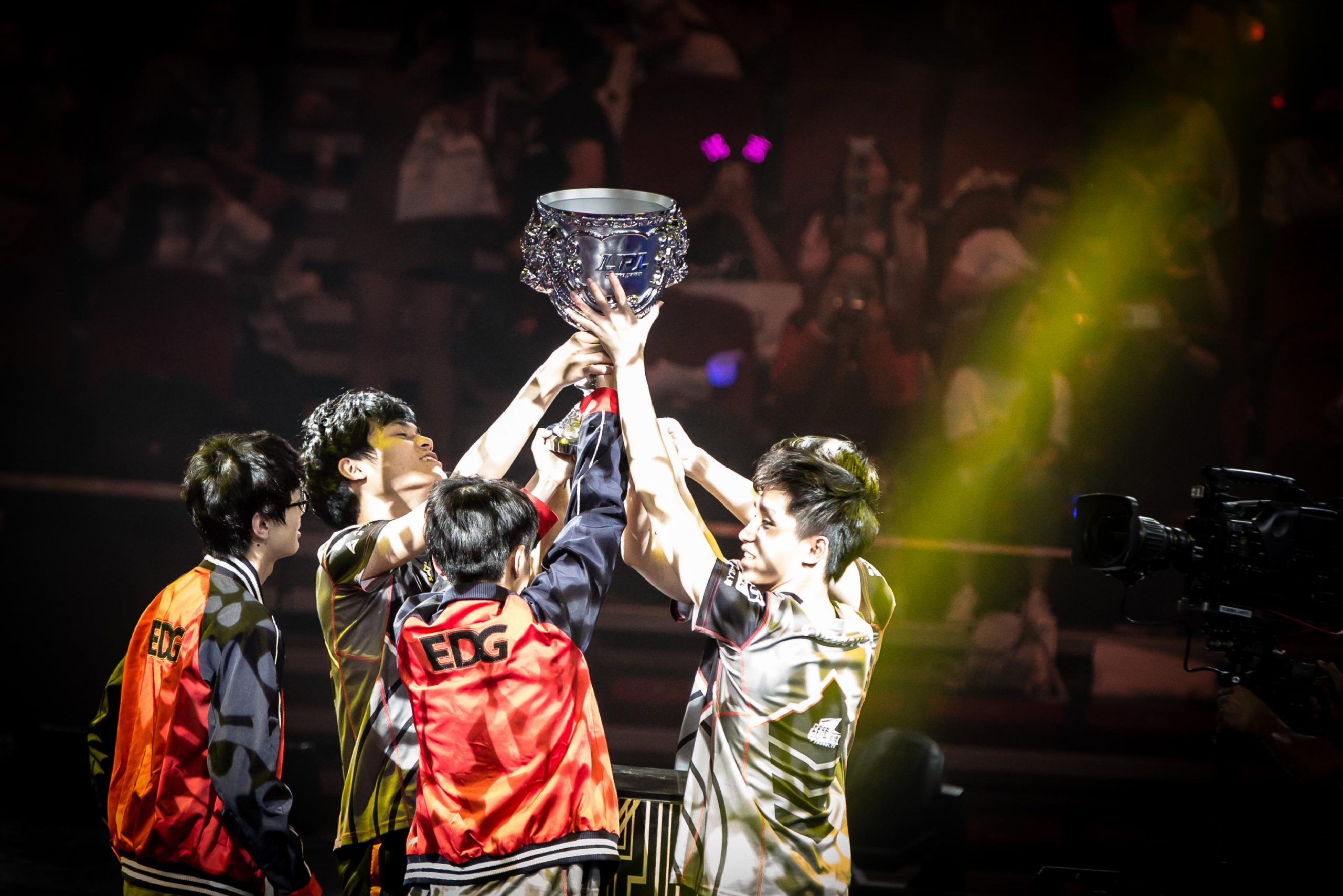 HKA翻盘FPX,Ming开启传奇时刻峡谷大战四强赛,技惊四座 HKA翻盘FPX,Ming开启传奇时刻峡谷大战四强赛,技惊四座