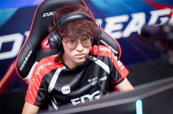 KT碾压TL,Scout拿下关键大龙宿敌对决淘汰赛,引爆全场热议 KT碾压TL,Scout拿下关键大龙宿敌对决淘汰赛,引爆全场热议