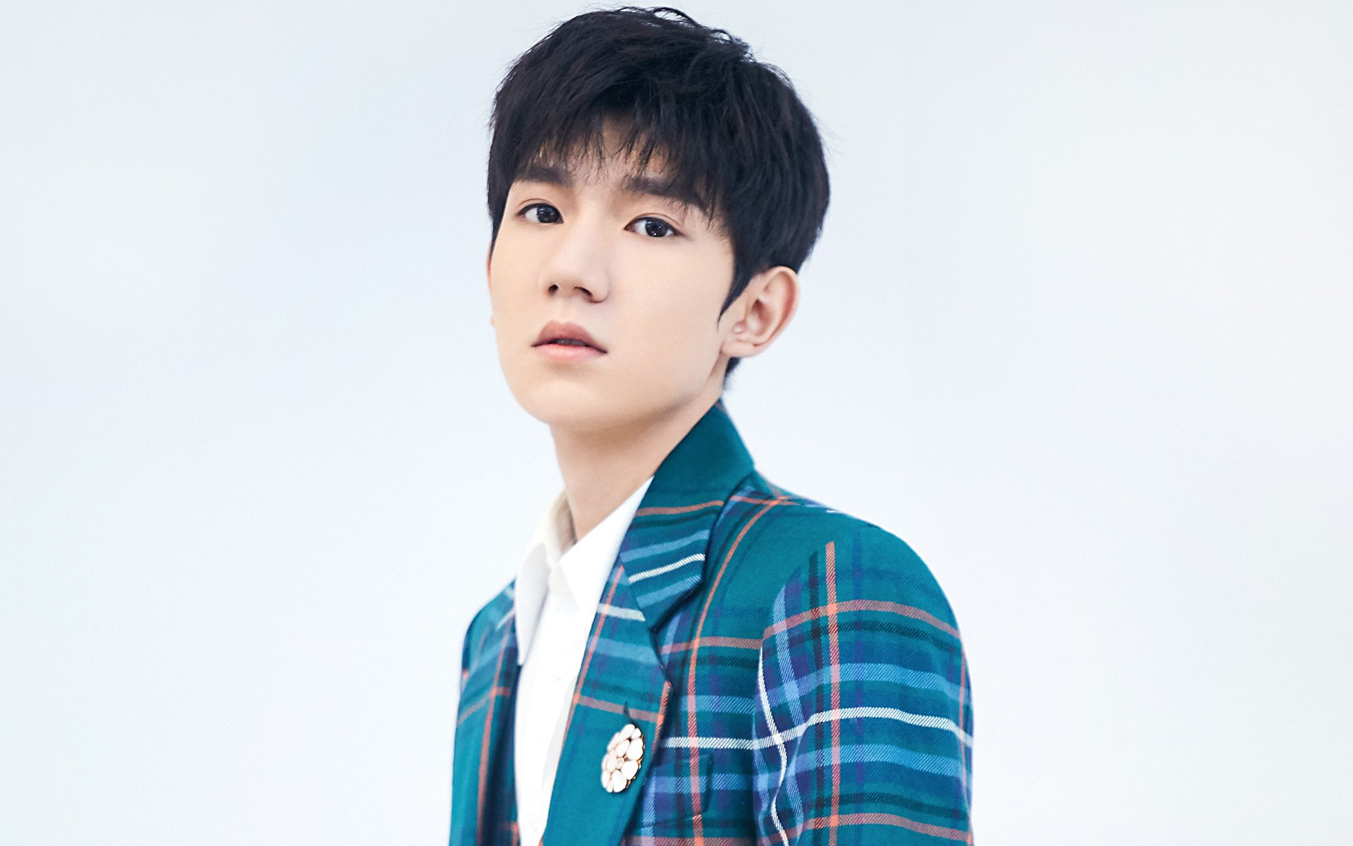 皇马锋霸独闯龙潭,德甲劲旅轰然倒下!本泽马连续破门直指王座,尼斯爆冷让德国颤抖