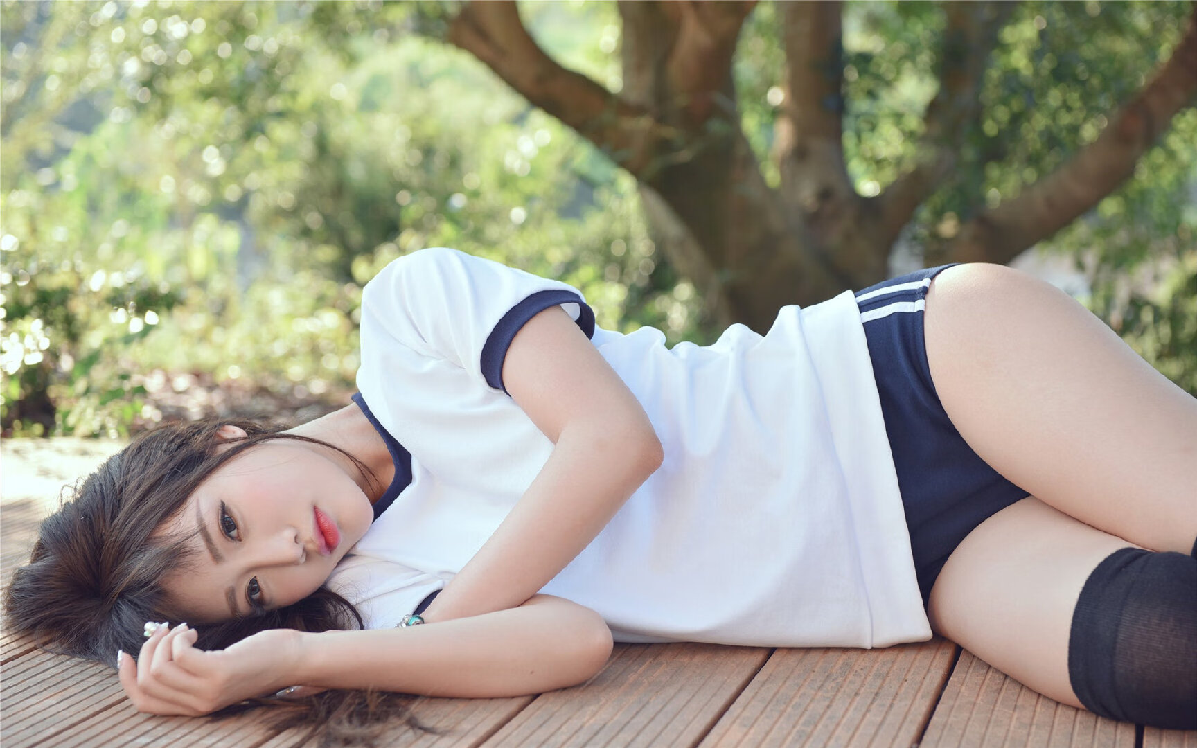 西班牙巅峰对决胜出罗马，穆勒F1新赛季揭幕战接管比赛—体育双星闪耀全球